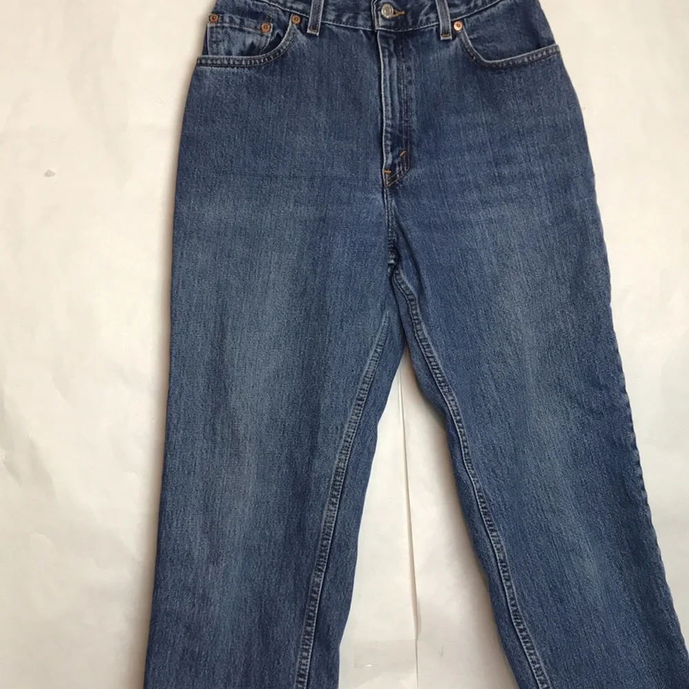 Vintage excellent used condition Levi’s tiny waist high waisted taper full leg